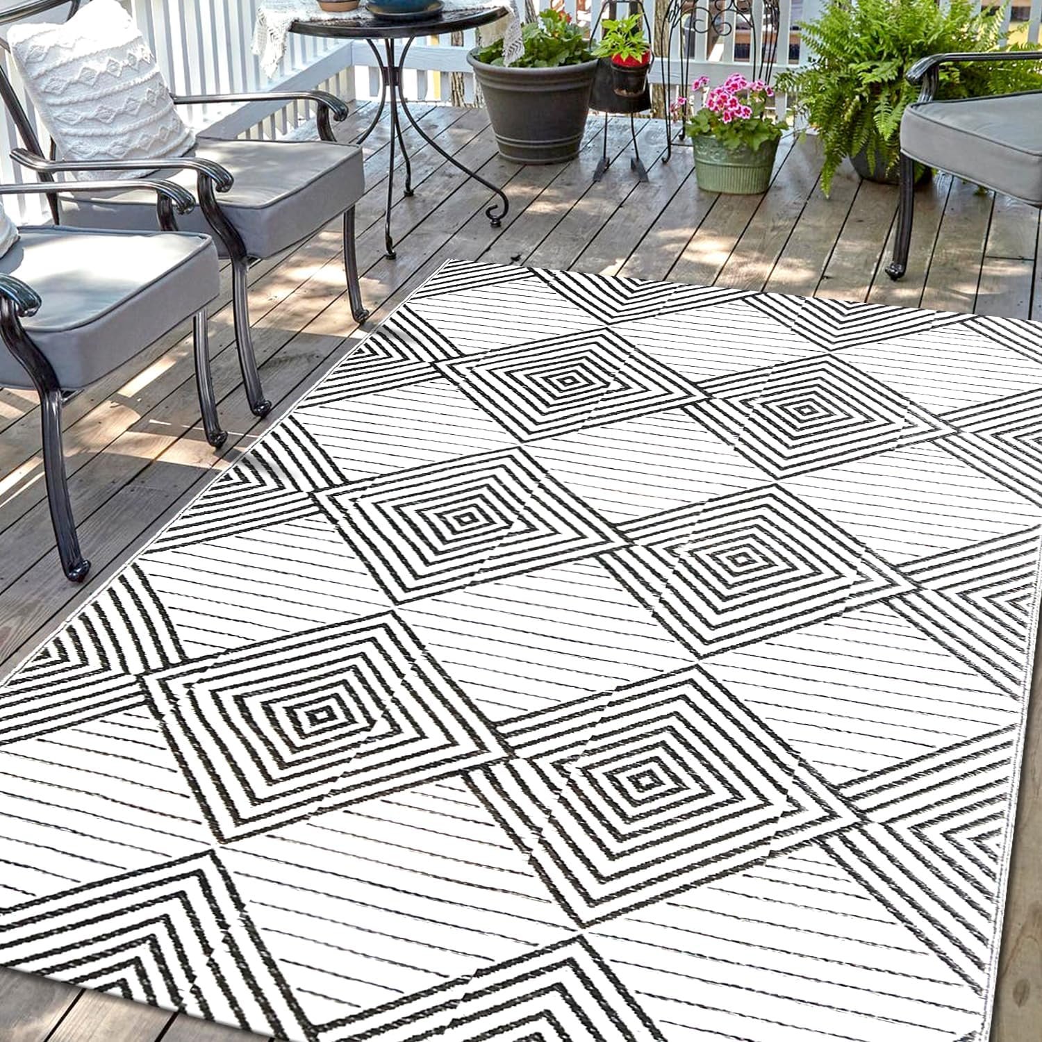 Waterproof Outdoor Rug 5x8ft, Foldable Reversible Plastic Straw Mat for Patio RV Deck Porch Backyard Balcony Camping Picnic Beach Indoor Outdoor Carpet, Black&White