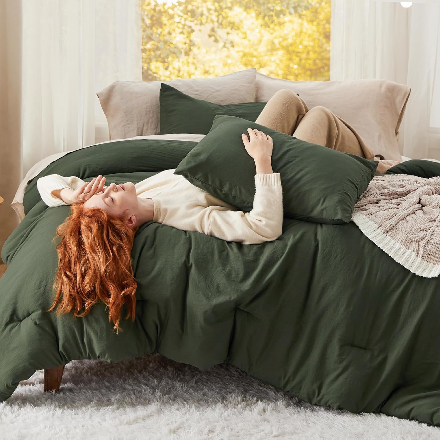 Bedsure Queen Comforter Set, Dark Green Soft Prewashed Bedding for All Seasons, 3 Pieces GentleSoft™ Bed Set, 1 Lightweight Comforter (90″x90″) and 2 Pillowcases (20″x26″)
