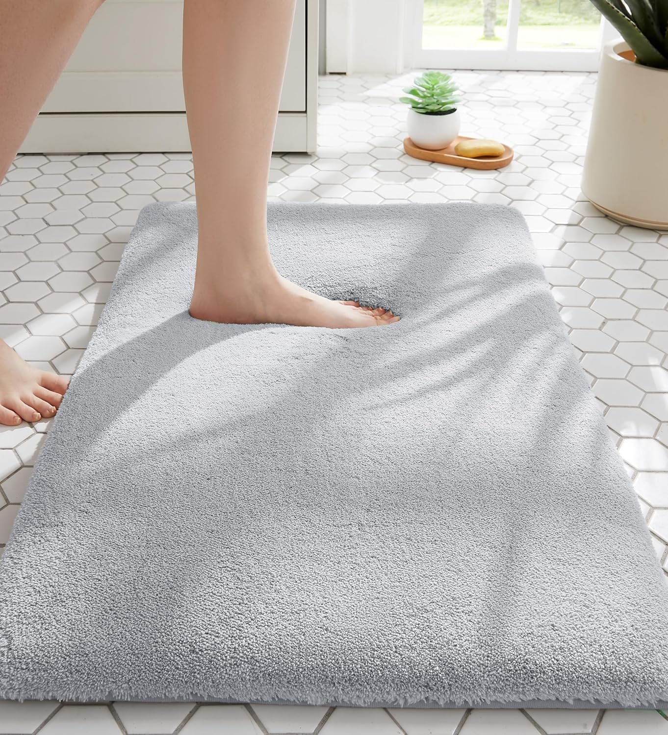 MINIDEAR Bathroom Rugs 24×17 Light Gray – Thick Memory Foam Bath Mat, Ultra Soft & Plush Fluffy, Non-Slip, Quick Dry, Absorbent Washable Floor Microfiber Mat for Tub, Home Decor Accessories