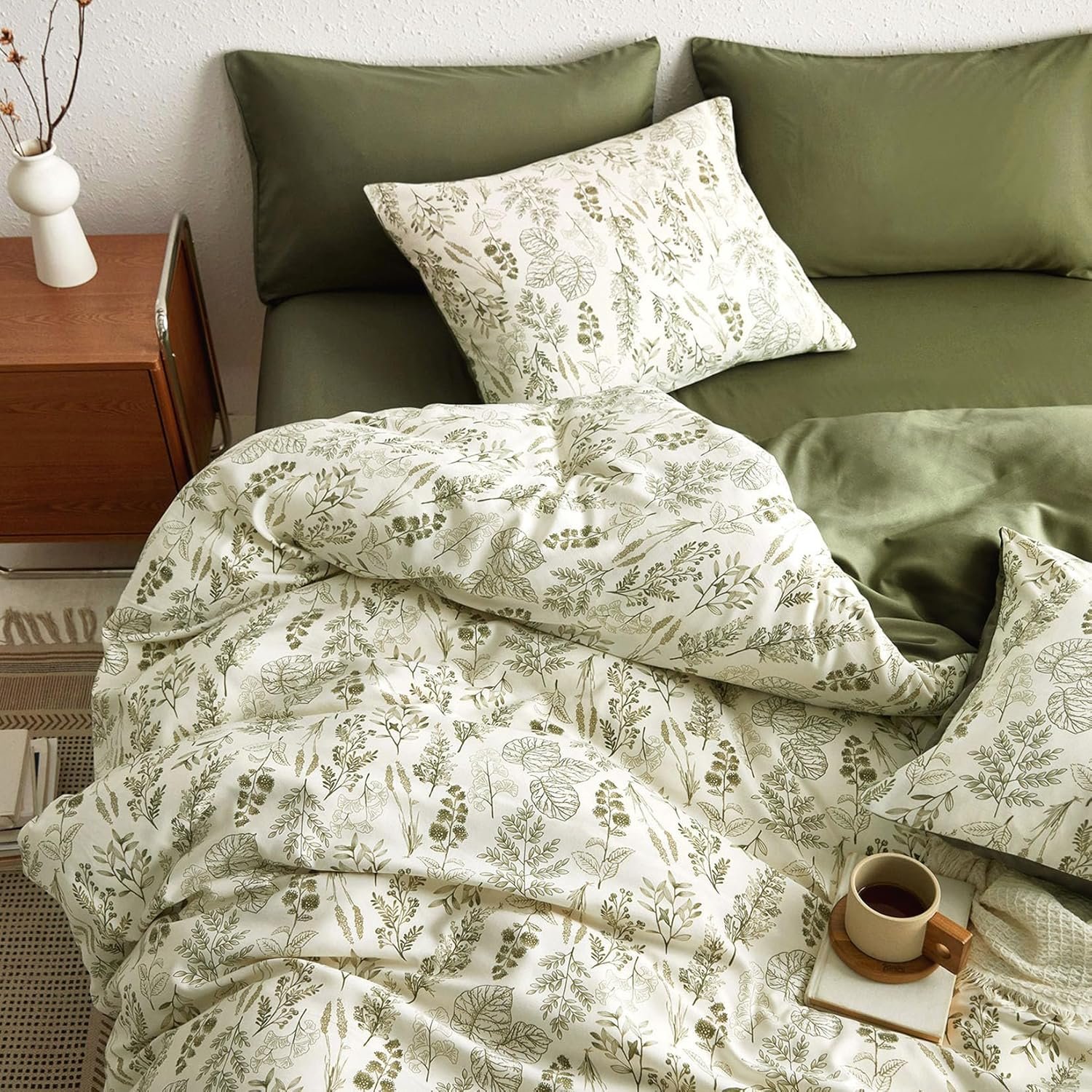 Wake In Cloud – Floral Duvet Cover Set, Botanical Vintage Flower Coquette Cottagecore Aesthetic for Women Teen Girls, Soft Lightweight Bedding, 3-Piece, Olive Green, Queen Size